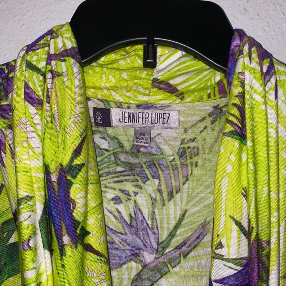 Jennifer Lopez tropical top - Picture 2 of 3